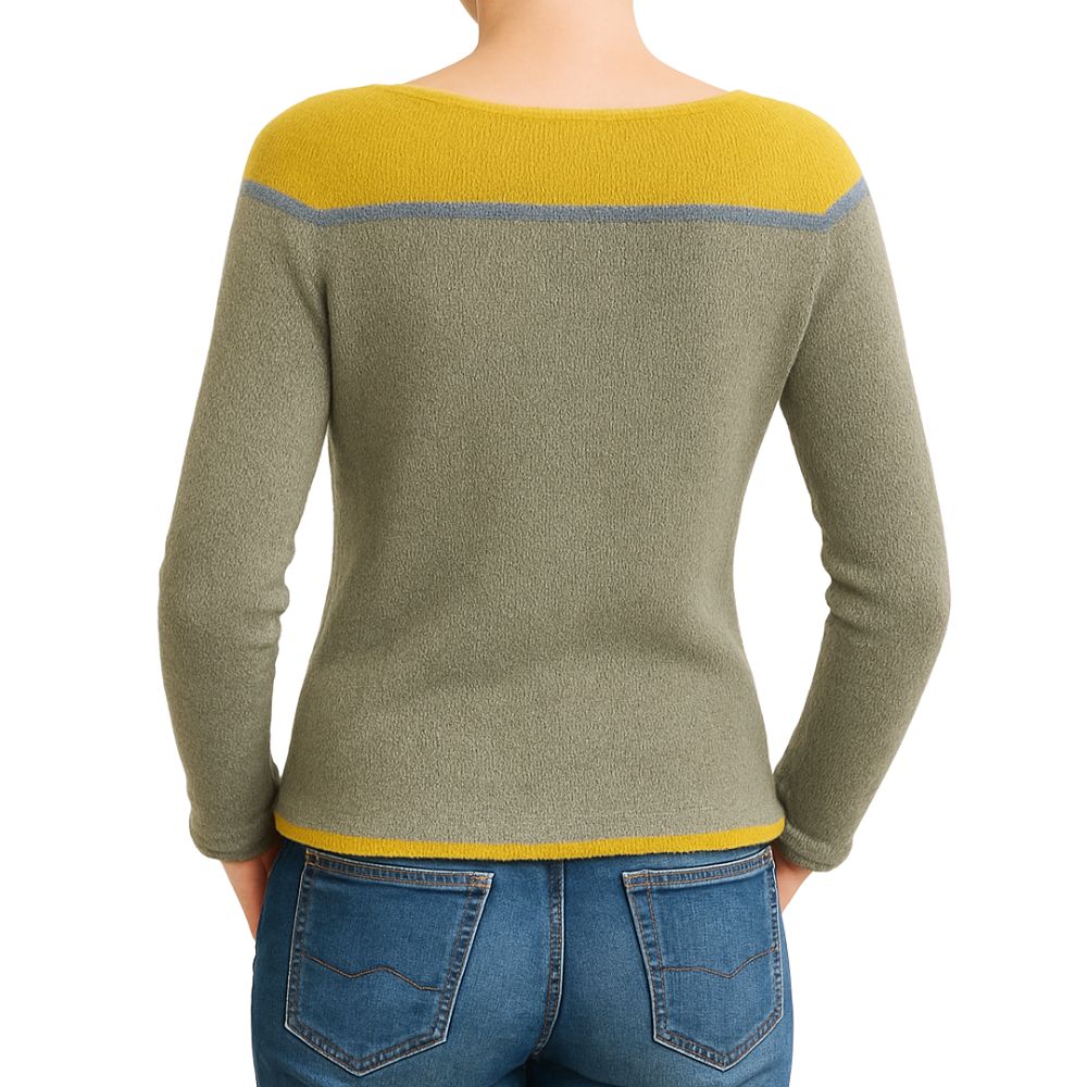 Knitted sweater with contrasting shoulder design