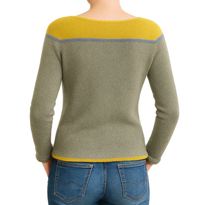 Knitted sweater with contrasting shoulder design