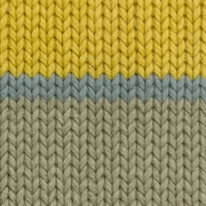 Knitted sweater with contrasting shoulder design