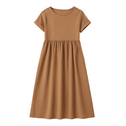 Elegant long dress with short sleeves and a loose fit