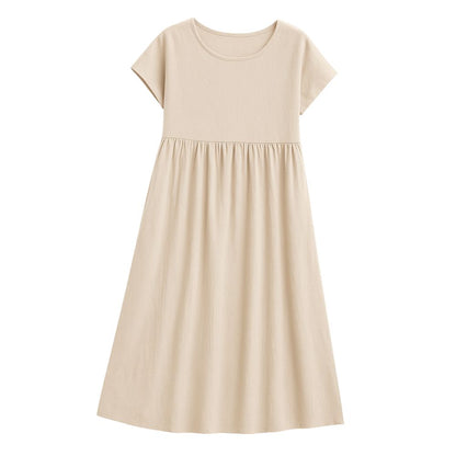 Elegant long dress with short sleeves and a loose fit