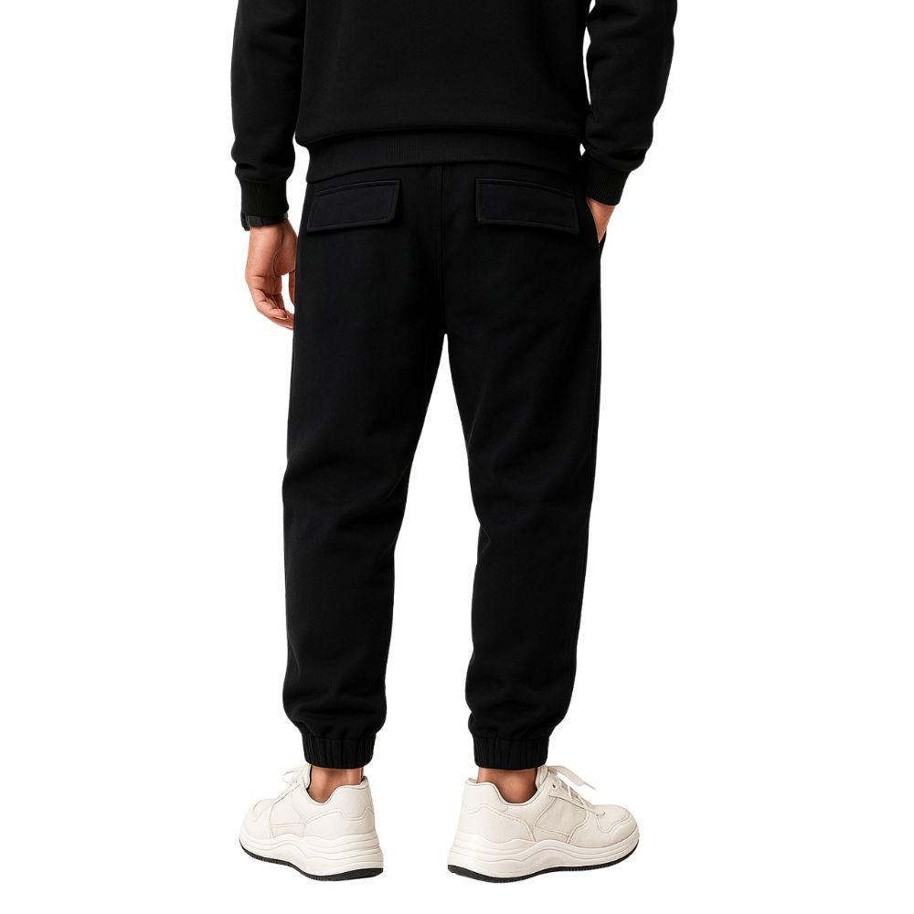 Loose-fitting men's jogging pants with elastic waistband and cuffs