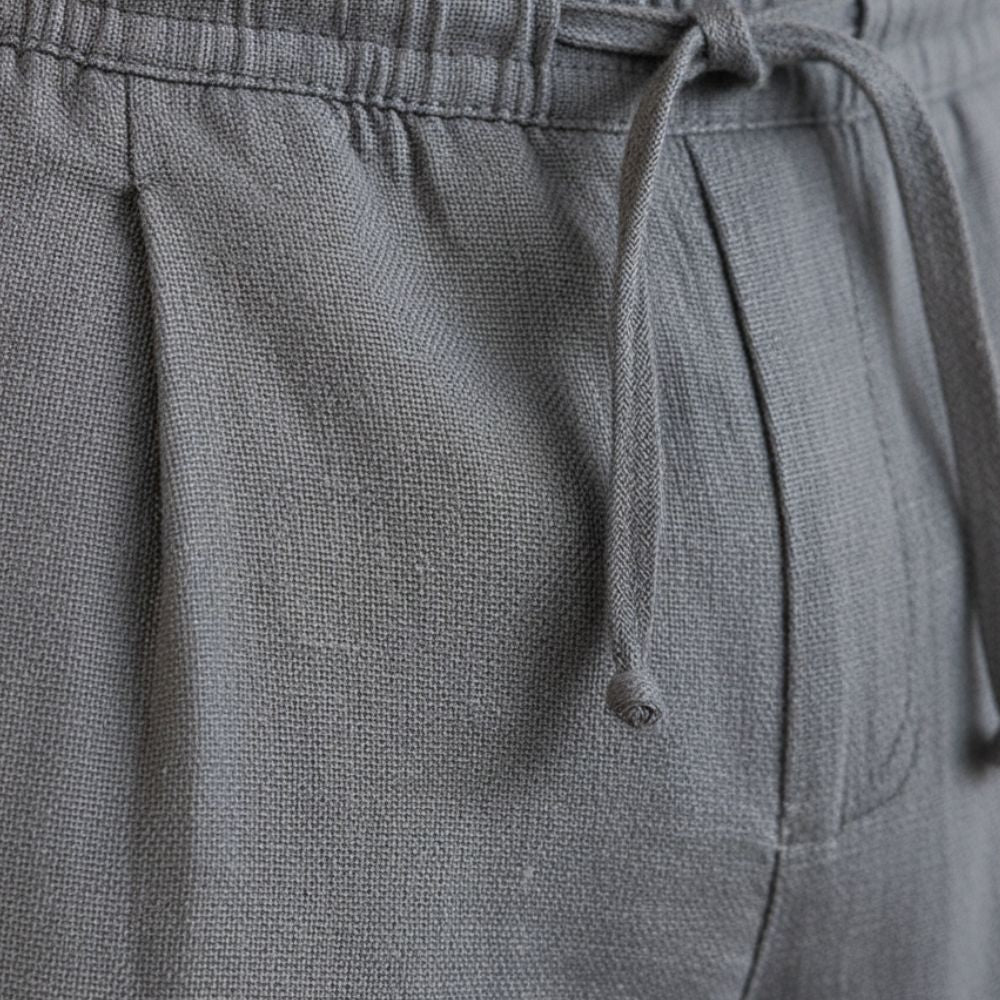 Lightweight men's leisure trousers with elastic waistband and straight cut